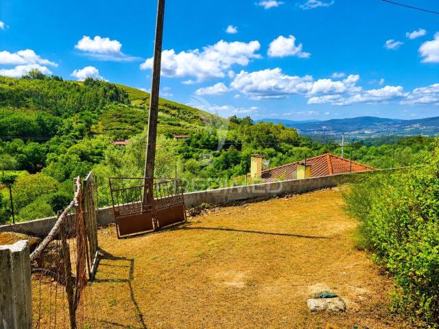 Quintinha em Gomide – Vila Verde | Moradia em Pedra para Restauro com 5.000 m²