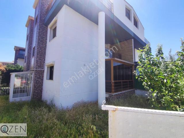 Q'zen Den Adliye Arkasında 170 M2 3+1 Villa