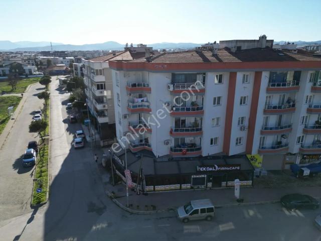 Qzen Gayrimenkul'den Arakat Otoparklı 145 M2 Geniş 3+1