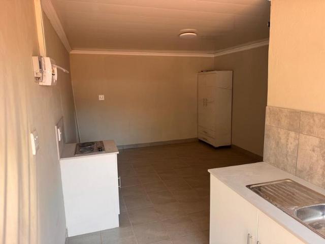 R3 400 | 1 Bedroom Studio Apartment For Rent in Wychwood, Germiston