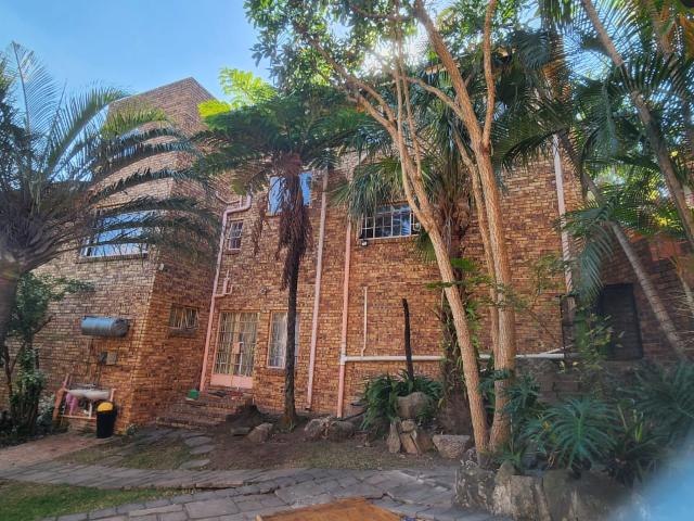R3,500 pm 10 Bedroom Room To Let in Sonheuwel Ext 1