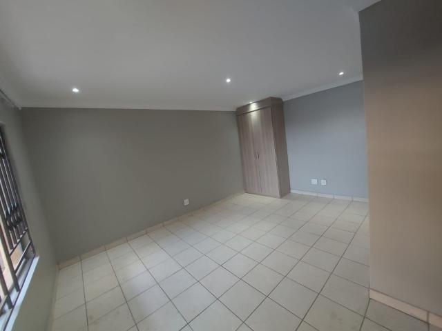 R3,950 pm 1 Bedroom Apartment To Let in Nellmapius