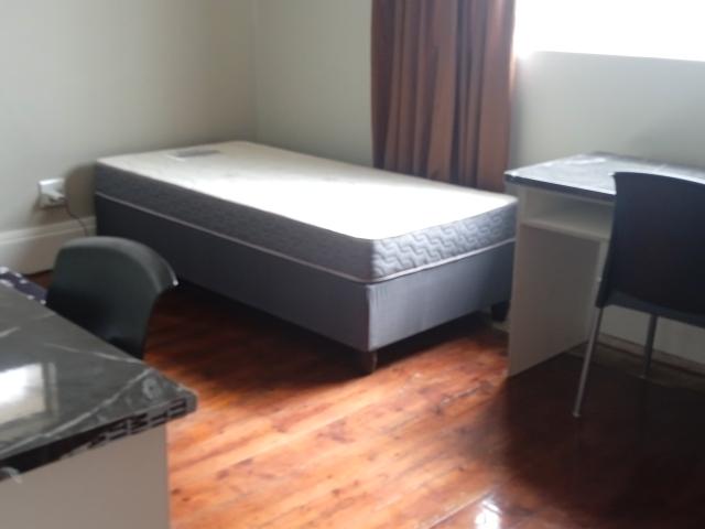 R3,200 pm 6 Bedroom Room To Let in Grahamstown Central