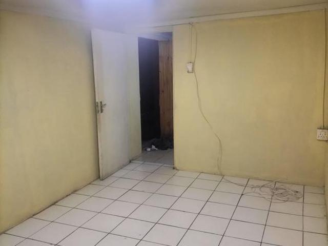 R3 300 | Bachelor Unit For Rent in Birchleigh North, Kempton Park