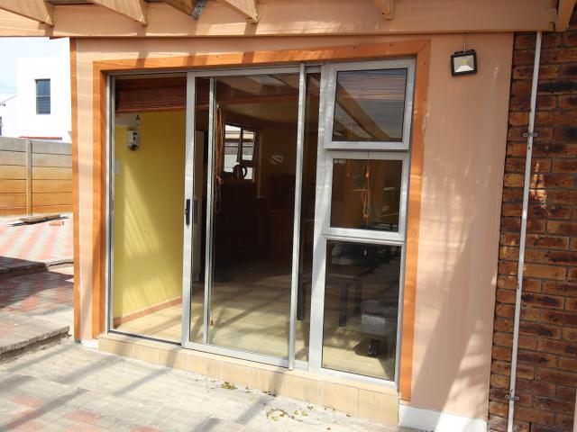R10,000 pm 1 Bedroom Garden Cottage To Let in Table View