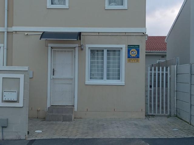 R10,000 pm 2 Bedroom Townhouse To Let in Rivergate
