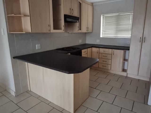 R10,000 pm 2 Bedroom House To Let in Wavecrest
