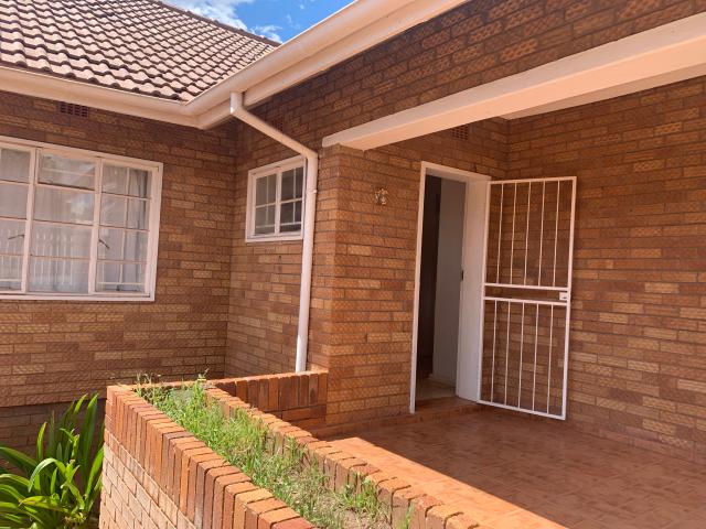 R10,000 pm 3 Bedroom House To Let in Postmasburg
