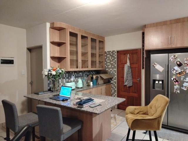 R10,740 pm 3 Bedroom Duplex To Let in Annlin