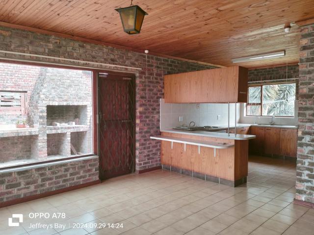 R11,000 pm 3 Bedroom House To Let in Wavecrest