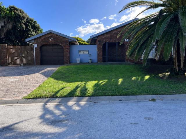 R11,200 pm 3 Bedroom House To Let in Bluewater Bay