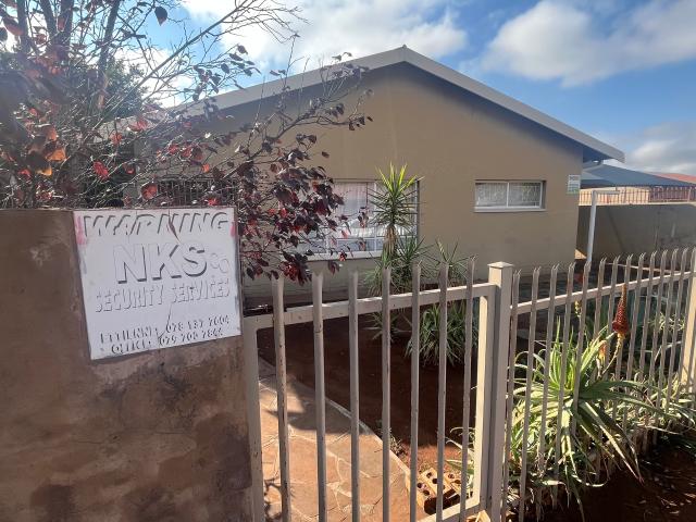 R11,510 pm 3 Bedroom Freestanding To Let in Kuruman