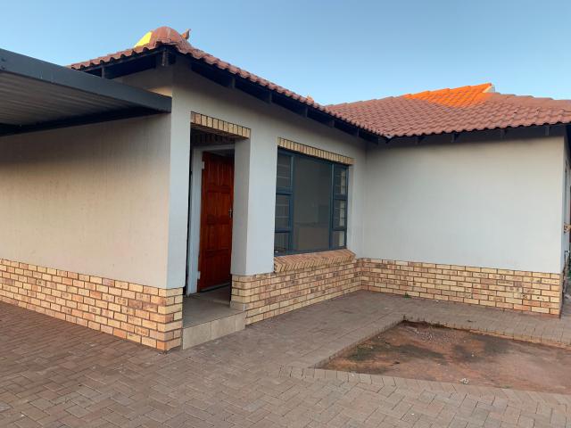 R11,900 pm 3 Bedroom House To Let in Postdene