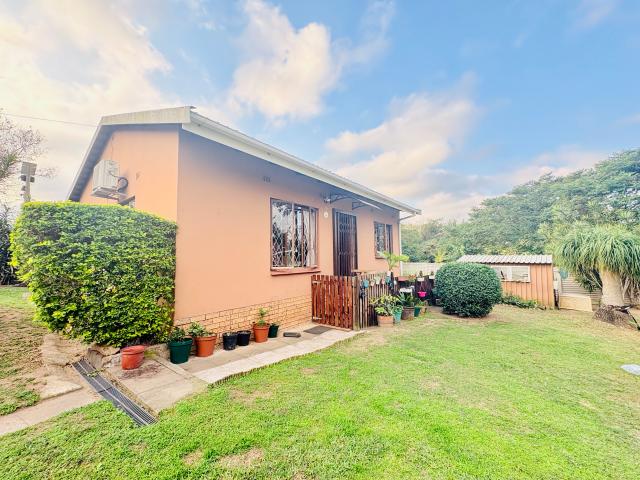 R12,000 pm 2 Bedroom Garden Cottage To Let in Glen Park