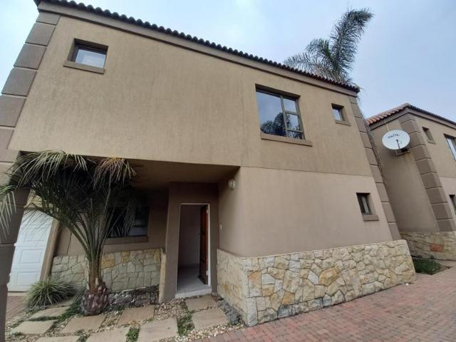 R13 500 | 3 Bedroom Townhouse For Rent in Mantevrede, Vanderbijlpark