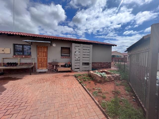 R12,500 pm 3 Bedroom Freehold To Let in Kathu