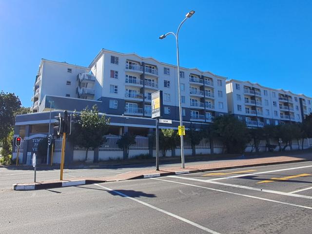R13,000 pm 2 Bedroom Apartment To Let in Durbanville Central