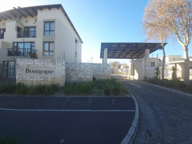 R13,000 pm 2 Bedroom Duplex To Let in Burgundy Estate
