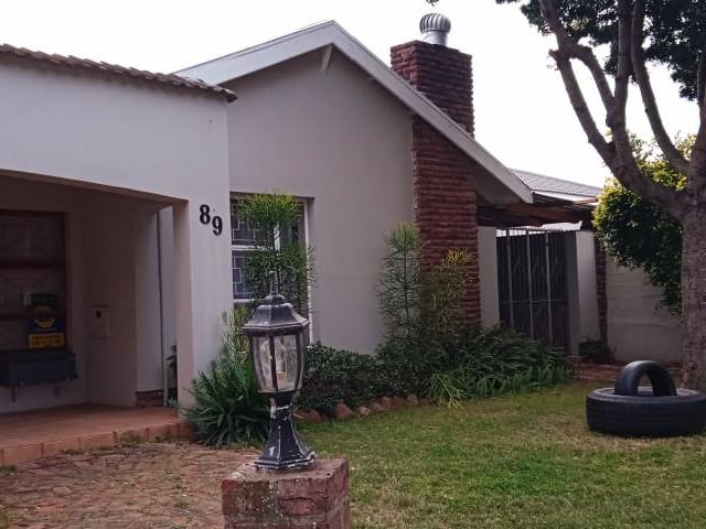 R13,000 pm 3 Bedroom House To Let in Bluewater Bay