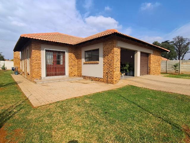 R13,000 pm 3 Bedroom Sectional Title To Let in Riversdale