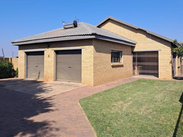R13,370 pm 3 Bedroom House To Let in Lephalale
