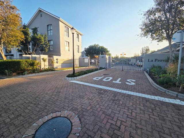 R13,500 pm 2 Bedroom Apartment To Let in Burgundy Estate