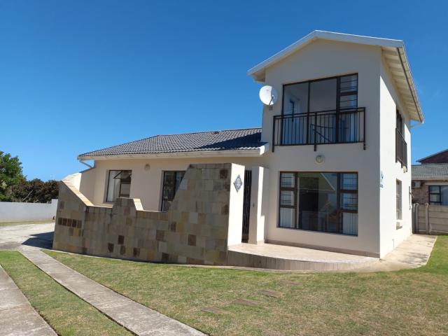 R13,500 pm 3 Bedroom House To Let in Wavecrest