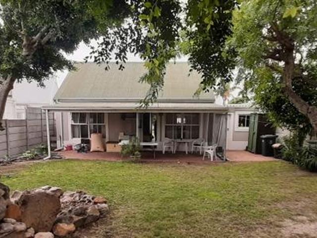 R13 500 | 2 Bedroom House For Rent in Bloubergstrand, Cape Town