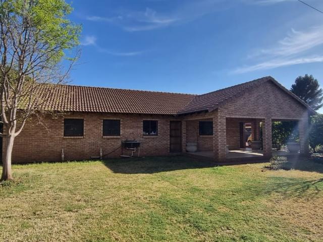 R13,800 pm 3 Bedroom Freehold To Let in Kuruman