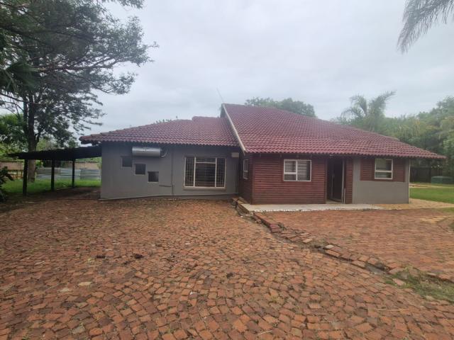 R13,900 pm 9m² Smallholding To Let in Roodeplaat