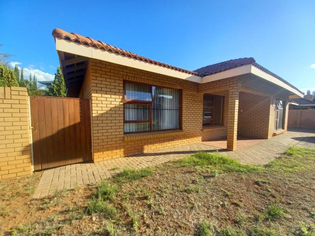 R14,000 pm 3 Bedroom Townhouse To Let in Royldene