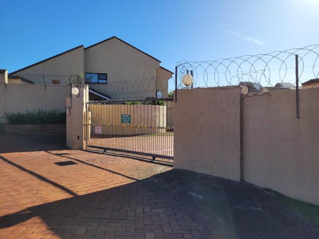 R14,490 pm 3 Bedroom Townhouse To Let in South End