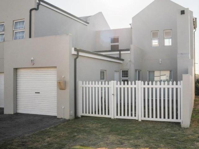 R14,500 pm 3 Bedroom Duplex To Let in Villa Diamante