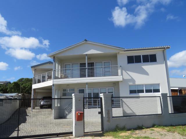R15,000 pm 1 Bedroom Flat To Let in Sandbaai