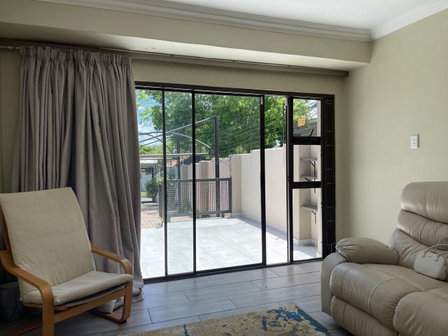 R15,000 pm 1 Bedroom Garden Cottage To Let in Craighall Park