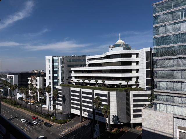 R15,000 pm 2 Bedroom Apartment To Let in Sandton Central
