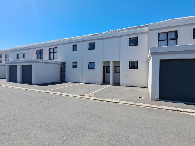 R15,000 pm 2 Bedroom Duplex To Let in Parklands