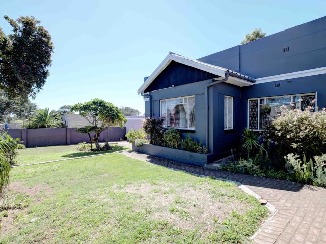 R15,000 pm 3 Bedroom House To Let in Newton Park