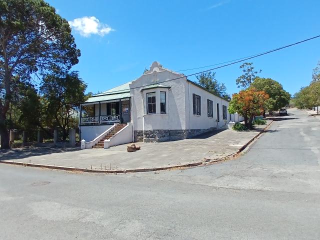 R15,000 pm 5 Bedroom Freehold To Let in Graaff Reinet