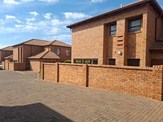 R15 000 | 3 Bedroom Duplex For Rent in Willow Park Manor, Pretoria