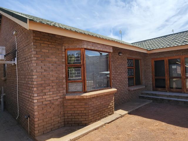 R15,220 pm 3 Bedroom Freehold To Let in Keidebees