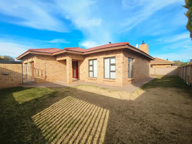 R15,400 pm 4 Bedroom Freehold To Let in Hadison Park