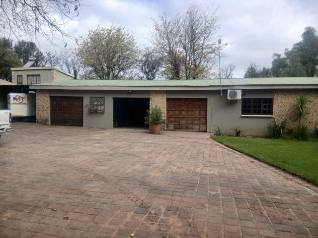 R16,000 pm 5 Bedroom House To Let in Mooiwater SH