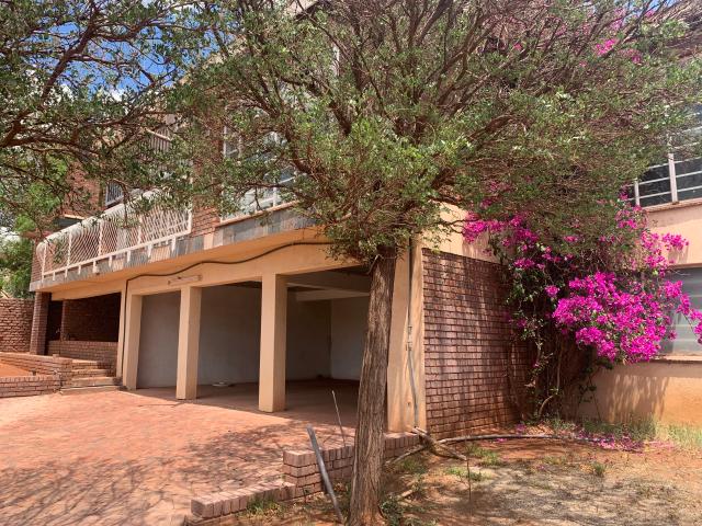 R17,000 pm 3 Bedroom House To Let in Postmasburg