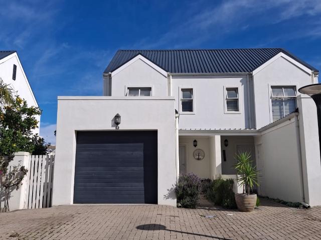 R17,500 pm 3 Bedroom Semi Detached To Let in Tweespruit Estate