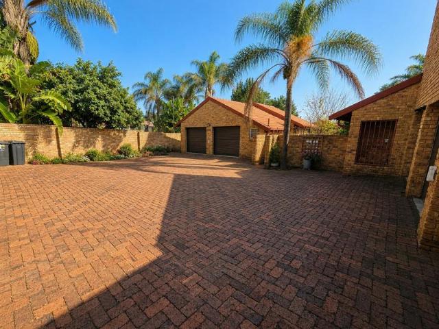 R17 999 | 4 Bedroom House For Rent in Moreletapark, Pretoria