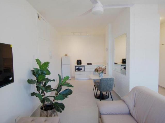 R18 000 | 0.5 Bedroom Apartment / Flat For Rent in Oranjezicht, Cape Town