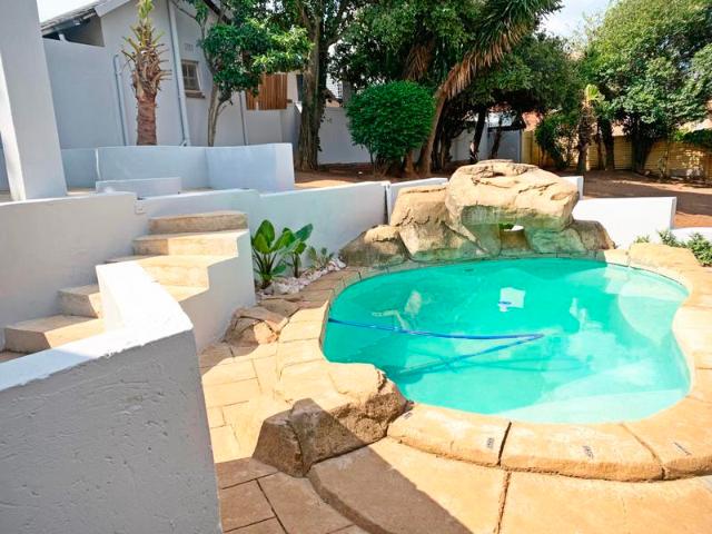 R19 000 | 5 Bedroom House For Rent in Weltevreden Park, Roodepoort