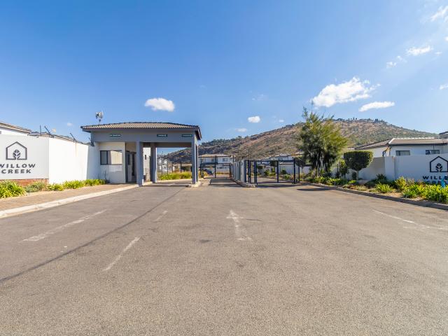 R19,500 pm 4 Bedroom Townhouse To Let in Little Falls