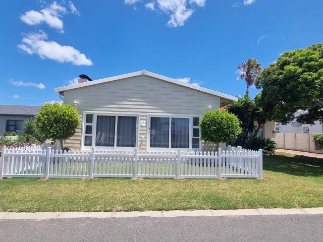 R20,520 pm 4 Bedroom House To Let in Hartenbos Central